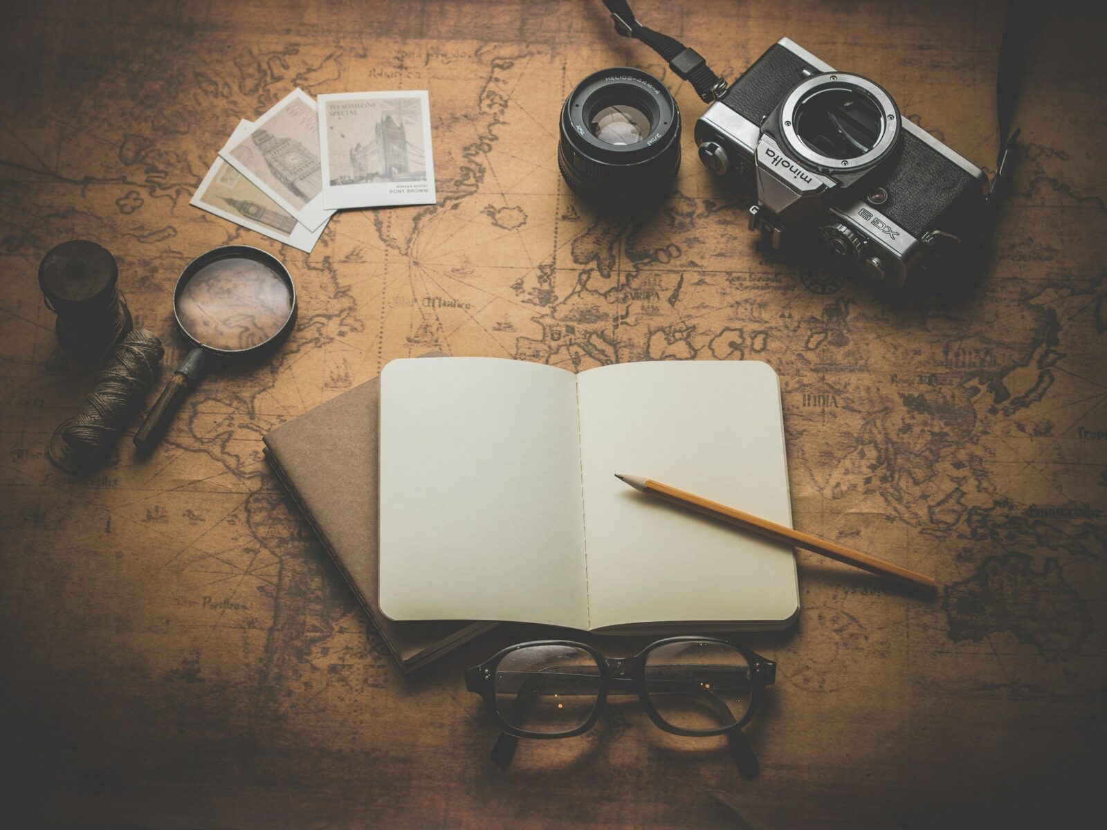 Archivo de fotografías y mapas antiguos